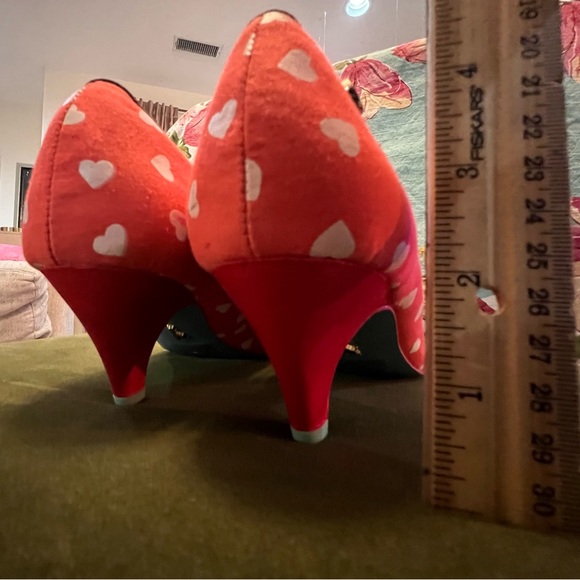 ADORABLE ModCloth Babycham peep toe kitten-heel shoes with heart pattern Sz 9 - Picture 2 of 12
